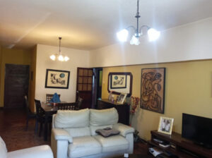 Vendo apartamento T2, 1° andar, Br. Central.