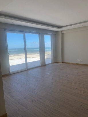 Vende-se Apartamento T3 na Marginal (Condomínio Deco)