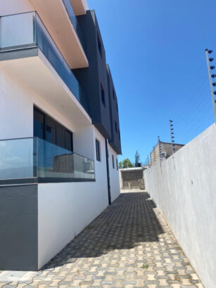 Vende-se Espaçoso Apartamento T3 no Bairro da Costa do Sol (Dona Alice, Próximo ao AQUAPARK)