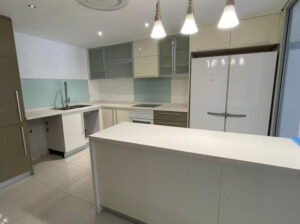 Vende-se Excelente Apartamento T3 no Super Marés com vista ao mar