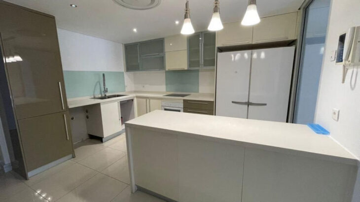 Vende-se Excelente Apartamento T3 no Super Marés com vista ao mar