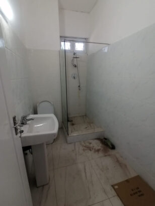 Arrenda-se Apartamento Tipo 3, 4°andar sem elevador, água 24h, termo-acumulador, cozinha com armários, *no Bairro do Alto-Maé, avenida Ho-Chi-Min esquina com Guerra Popular, perto do Mozambique Motors* a 30 Mil Meticais negociáveis até 28 Mil Meticais