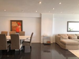 Vende-se flat T3 com vista ao mar – AV. JULIUS NYERERE