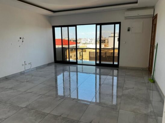 Arrenda-se Luxuoso Apartamento T3 no Condomínio Lua e Mar (Bairro da Costa do Sol-Dona Alice)