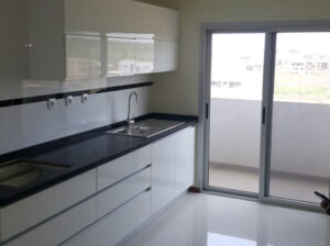 Vende-se Luxuoso Apartamento T3 no Condomínio Open (Bairro da Costa do Sol)